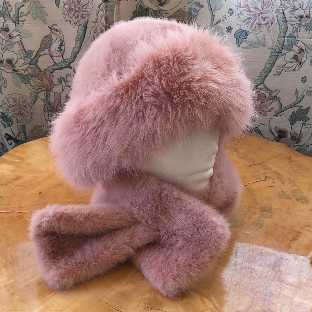Luxurious Pastel Pink Faux Fur hat scarf set